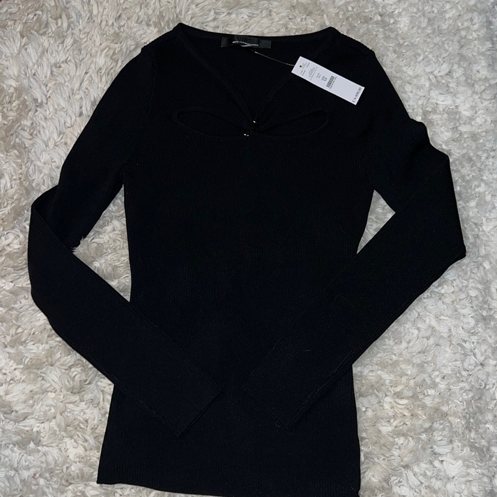 NWT keyhole long sleeve
